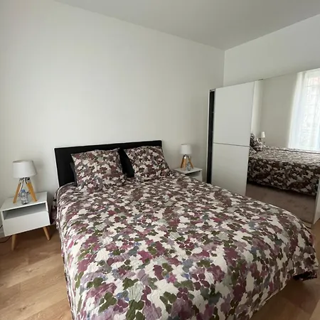 Pretty Purple Apartment Clichy
